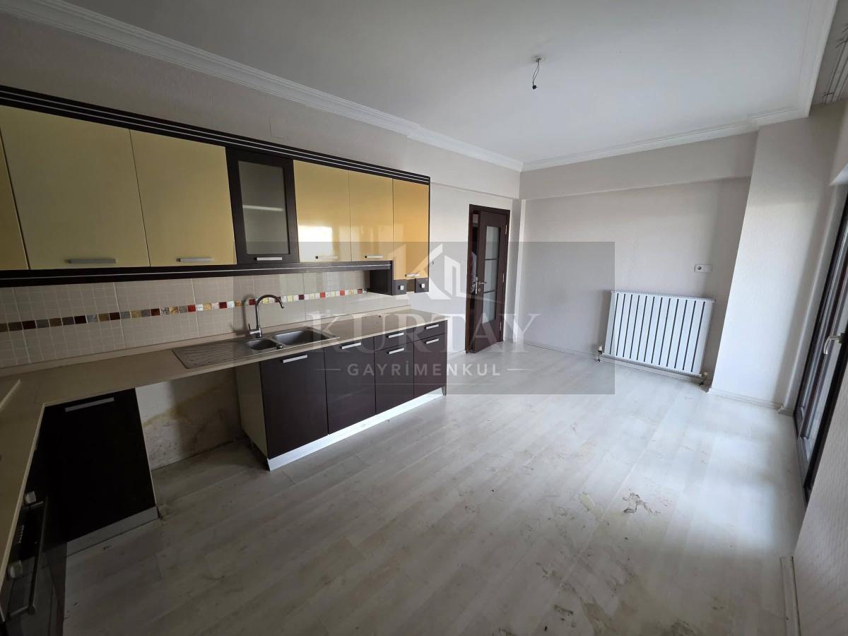 Konya Selçuklu Yazır Mahallesi’nde Satılık 4+1 AraKat Daire – 190 m², Ecdat Parkı Cepheli